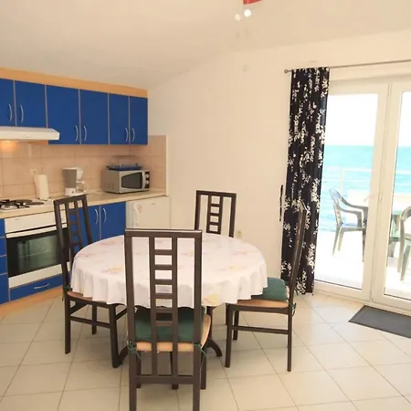 By The Sea Banj, Pasman - 8206 *